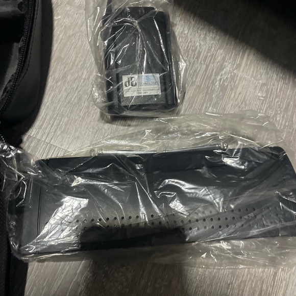 Db Technologies microphone multi frequency 
Comes with bodypack , receiver - Picture 2 of 9